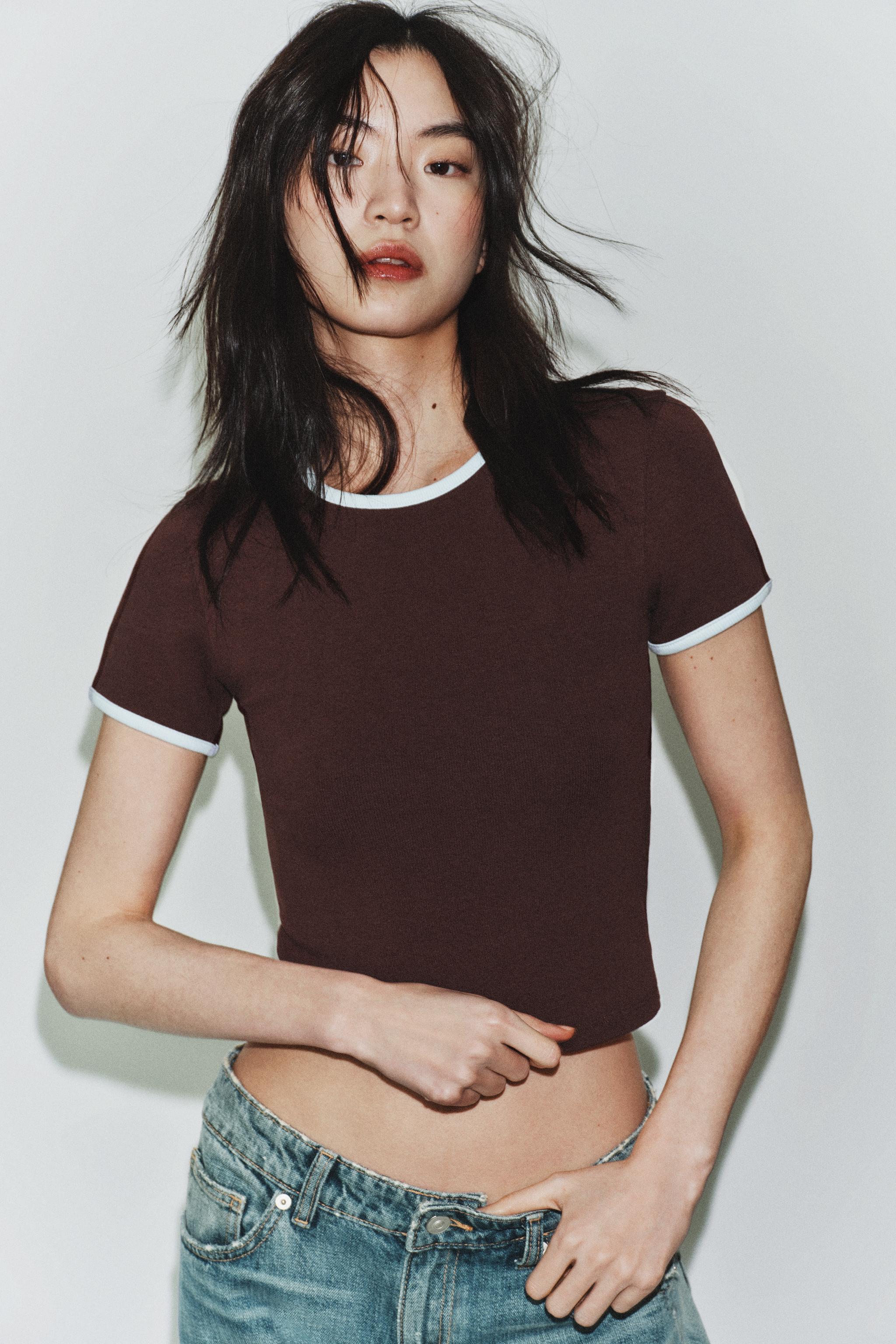 CONTRAST TRIM T-SHIRT